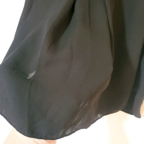 FREE with bundle! Vince Camuto black V-neck semi-sheer georgette hi lo blouse - Picture 3 of 9